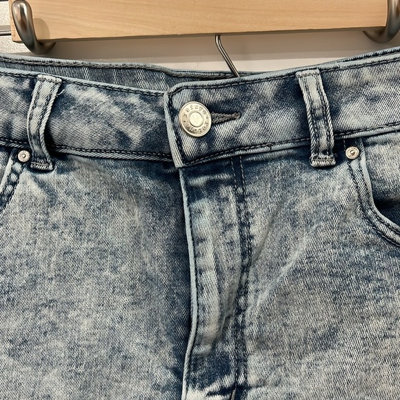 Refuge Miami Denim Shorts - Picture 3 of 4